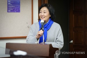 박영선, 전 중기부 차관·실장과 함께 &apos;반도체 주권국가&apos; 출간