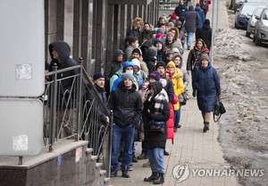 [러시아 우크라이나 침공] &apos;제재 폭탄&apos; 맞은 러 국민 &apos;고난의 행군&apos; 시작됐다