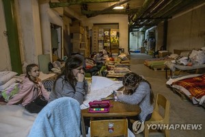 [러시아∙우크라이나 침공] WSJ "우크라 아동병원 "재앙 닥쳤다"…수술 직후 어린이 대피조차 막막 &apos;의료진 출퇴근도 난항&apos;