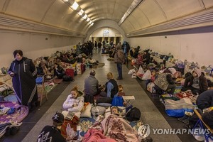 [러시아-우크라이나 침공] 한국 대사관, 태극기 달고 체르니히우로 이동…업무재개 준비