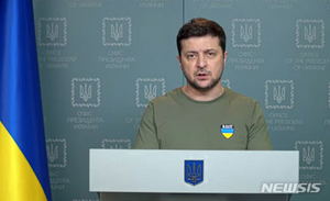 [러시아 우크라이나 침공] 젤렌스키 "대통령으로서 나는 죽음을 겁낼 권리가 없다"
