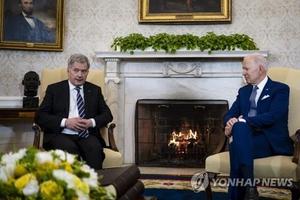 [러시아-우크라이나 침공] 바이든, 폴란드-핀란드 정상과 대러 대응책 논의