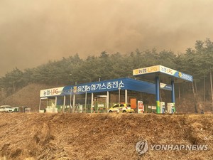 [경북 울진·강원 삼척 산불] 울진읍 가스충전소 앞까지 산불 접근