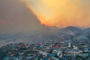 [울진삼척 산불] 야간 확산 저지 총력전…"50년 만 최악 겨울 가뭄"