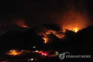 [동해안 산불] 3년 만에 또다시 겪는 산불 악몽…뜬눈 지샌 옥계 주민들 (강원·경북 산불 확산)