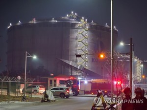 [동해안 산불] LNG기지·동해 발파용 폭약 37t·해군 탄약고 등 긴박했던 순간들(강원·경북 산불 확산)