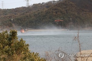울진·삼척 산불 진화에 헬기 53대 집중 투입(강원·경북 산불)