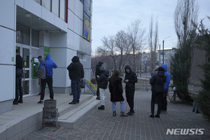 &apos;올리가르히&apos; 명품 사재기에 페라리·람보르기니도 러 판매 중단(러시아 우크라이나 침공)