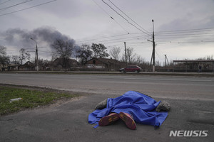 우크라 마리우폴, 시신 넘쳐나 집단 매장(러시아 우크라이나 침공)