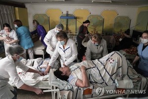 러군에 포위 마리우폴 시신 집단 매장…"최소 1천170명 사망"(러시아 우크라이나 침공)