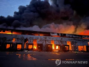 AFP·로이터 "러軍, 나토 훈련소 인접 폴란드 국경 25㎞ 지역에 미사일 8발 폭격…9명 사망·50여명 부상" (러시아∙우크라이나 전쟁)