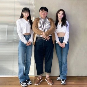 미야와키 사쿠라-김채원, 하이브行→방시혁 &apos;수줍은&apos; 인증샷