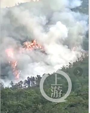 132명 탄 중국 국내선 여객기 남부서 굉음과 함께 폭발…산에 추락해 산산조각