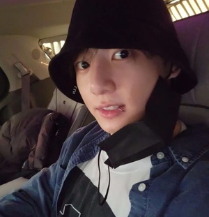 방탄소년단 정국 "같이 오버워치 할 사람?" 한 마디에 브라질 최고 SNS 스타→오버워치 공계 &apos;뜨거운 관심&apos;