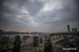 [내일 날씨] 전국 대체로 흐림…중부지방 등 미세먼지 &apos;나쁨&apos;