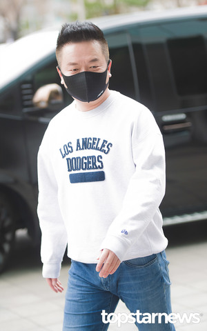 [HD포토] 김태균, ‘추운 날씨에도 가벼운 패션’ (두시탈출 컬투쇼 출근길)