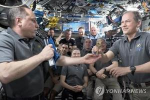 &apos;지상에선 전쟁, 우주에선 평화&apos;…러, 우주정거장 &apos;열쇠&apos; 미국에 넘겨(러시아 우크라이나 전쟁)