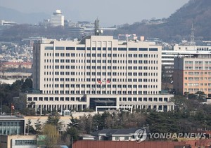 &apos;윤석열 대통령 집무실 이전&apos; 여론조사 "반대 51.9%…찬성 44.3%"