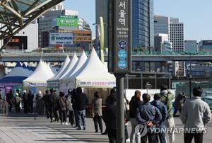 오후 6시 기준 코로나19 확진자 20만8149명…어제보다 1만2692명 감소