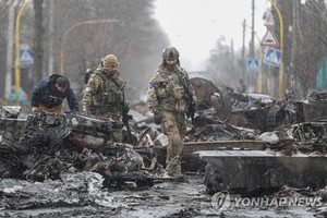 러 &apos;집단 학살&apos; 희생자 눈덩이, 결박 당한채 살해당해…시신 수백구 발견(러시아 우크라이나 전쟁)