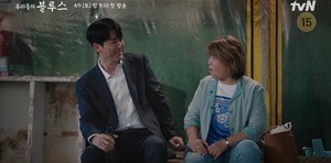 "또 불륜?vs검열 그만"…&apos;우리들의 블루스&apos;, 차승원-이정은 러브라인에 누리꾼 &apos;시끌&apos;