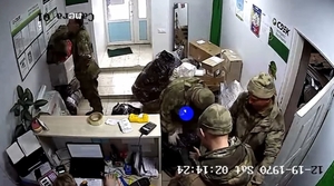 러군, 우크라 약탈품 택배로 집에 보내느라 정신없어…CCTV 포착(러시아 우크라이나 전쟁)
