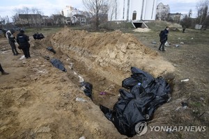 구호품 받으러 가던 민간인 아버지, 14세 아들 앞에서 총 맞고 사망(러시아 우크라이나 전쟁)