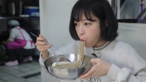 “확 맛있다는 아냐”…유튜버 쯔양, 첫 평양냉면 먹방 도전