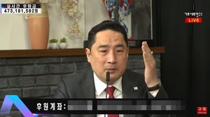 &apos;복당 실패&apos; 강용석, &apos;가세연&apos; 후원 모금 방송→3분만 2억 원 돌파