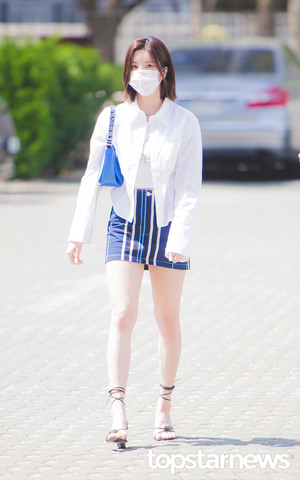 [HD포토] 권은비, ‘여름향기 물씬 풍기는 패션’ (두시탈출 컬투쇼 출근길)
