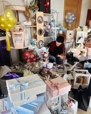 "여러분이 있어 행복"…안효섭, 생일선물에 둘러싸인 모습→팬들에게 감사 인사