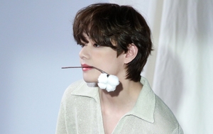 방탄소년단 뷔, ‘초콜릿 광고에 가장 어울리는 스타’ 1위..설렘지수 치사량