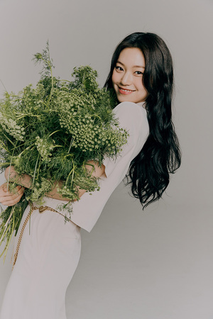 김도연, 모조에스핀 스페셜 뮤즈 리조트 캠페인 화보 공개…우아한 썸머 여신 강림