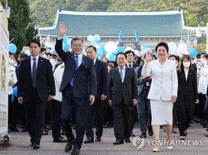 문재인 대통령, 내일 윤석열 당선인 취임식 참석후 양산行