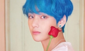 ‘꽃보다 태형’ 방탄소년단 뷔, &apos;로즈데이&apos; 최고 인기남 등극…2년 연속 &apos;장미꽃 주고 싶은 남돌&apos; 1위