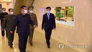 북한, 코로나 확진자 30만명 육박·누적 42명 사망…"치료법 몰라 늘어"