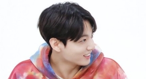 "정구기X정구기 투샷 두배 귀여움♥" 방탄소년단 정국 &apos;인더섬 비하인드&apos; 정구기X정구기 투샷 &apos;귀여움 2배&apos;→한도 초과 &apos;귀염 뽀작&apos;→팬심 사르르+기대 UP