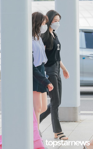 [HD포토] 레드벨벳(Red Velvet) 웬디-아이린, ‘발걸음 맞춰 걷는 웬린’ (공항패션)
