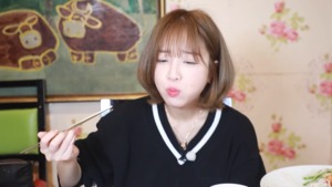“육향 진하고 감칠맛 장난 아냐”…유튜버 쯔양, 한우 먹방 영상 공개