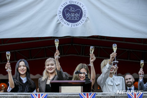 [포토] 엘리자베스 2세 여왕 생신 축하연 참석한 블랙핑크