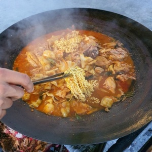 ‘생생정보’ 가평 참나무장작 솥뚜껑닭볶음탕 맛집 위치는? “백종원의 3대천왕 & 전참시 그 곳!”