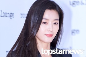 전지현, 소속사 문화창고 떠나 새출발…"계약 논의 중"