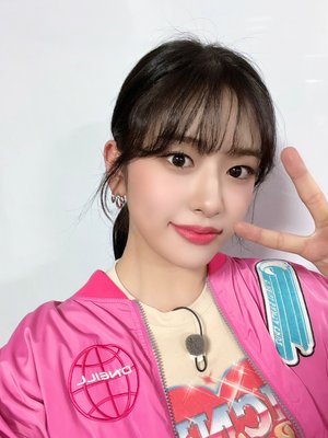 "국군 장병 여러분 응원하겠다"…아이브(IVE) 안유진, &apos;강철부대 2&apos; MC 마친 소감 전해