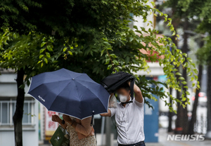 [오늘 날씨] 목요일, 전국 흐리고 구름…7시 현재 서울 17.8도·인천 17.1도·대전 19.1도·대구 18.6도·부산 20.4도·울산 20.2도·광주 19.9도