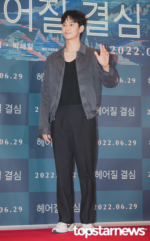 [HD포토] 김수현, ‘운동화 신고도 빛나는 비율’ (헤어질 결심 VIP시사회)