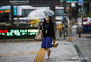 [내일 날씨] 내일 오후부터 전국 장마 시작…수도권 등 강수량 최대 100㎜