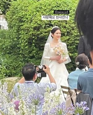 이청아, 장나라 결혼식 현장 공개…예비신랑→하객-사회-축가 눈길