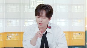 "이연복도 극찬" 국민 아들 이찬원, 편스토랑 &apos;가요무대&apos; 보며 도토리묵 쑤는 &apos;힐링남&apos;