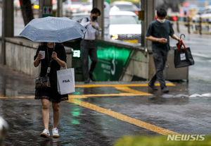 [날씨] 오늘밤도 곳곳 열대야…내일 비 소식에도 낮 28~34도, 주말엔 다시 폭염