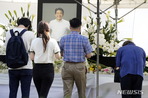 日아베 장례식, 오늘 도쿄 사찰서 가족장으로…일왕, 조화 보내